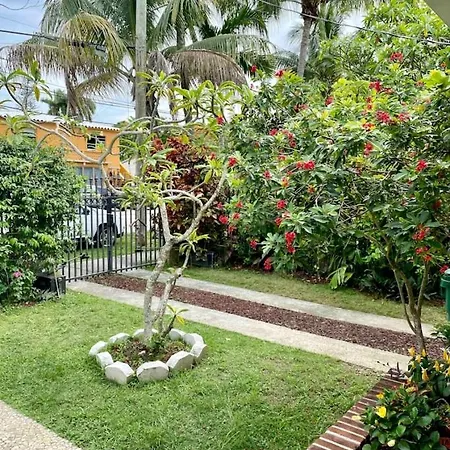 Entire Private Beautiful 2 Bedroom Plus Den House With Gated Front&Back Yard And Free Parking 10Min Drive To Miami Beach Extérieur photo