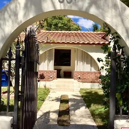 Entire Private Beautiful 2 Bedroom Plus Den House With Gated Front&Back Yard And Free Parking 10Min Drive To Miami Beach Extérieur photo