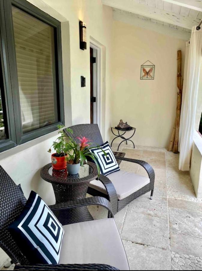 Entire Private Beautiful 2 Bedroom Den House With Gated Front&back Yard And Free Parking 10min Drive To Hébergement de vacances Miami