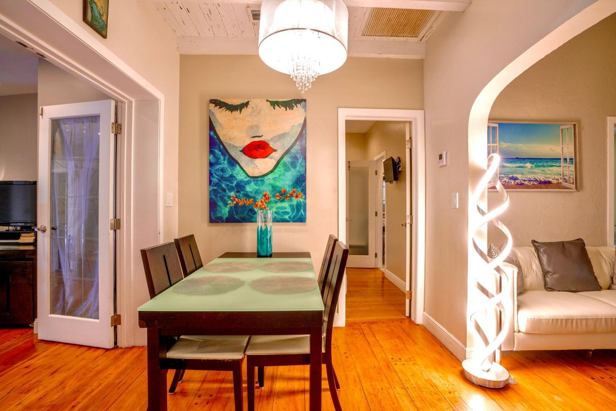 Entire Private Beautiful 2 Bedroom Den House With Gated Front&back Yard And Free Parking 10min Drive To