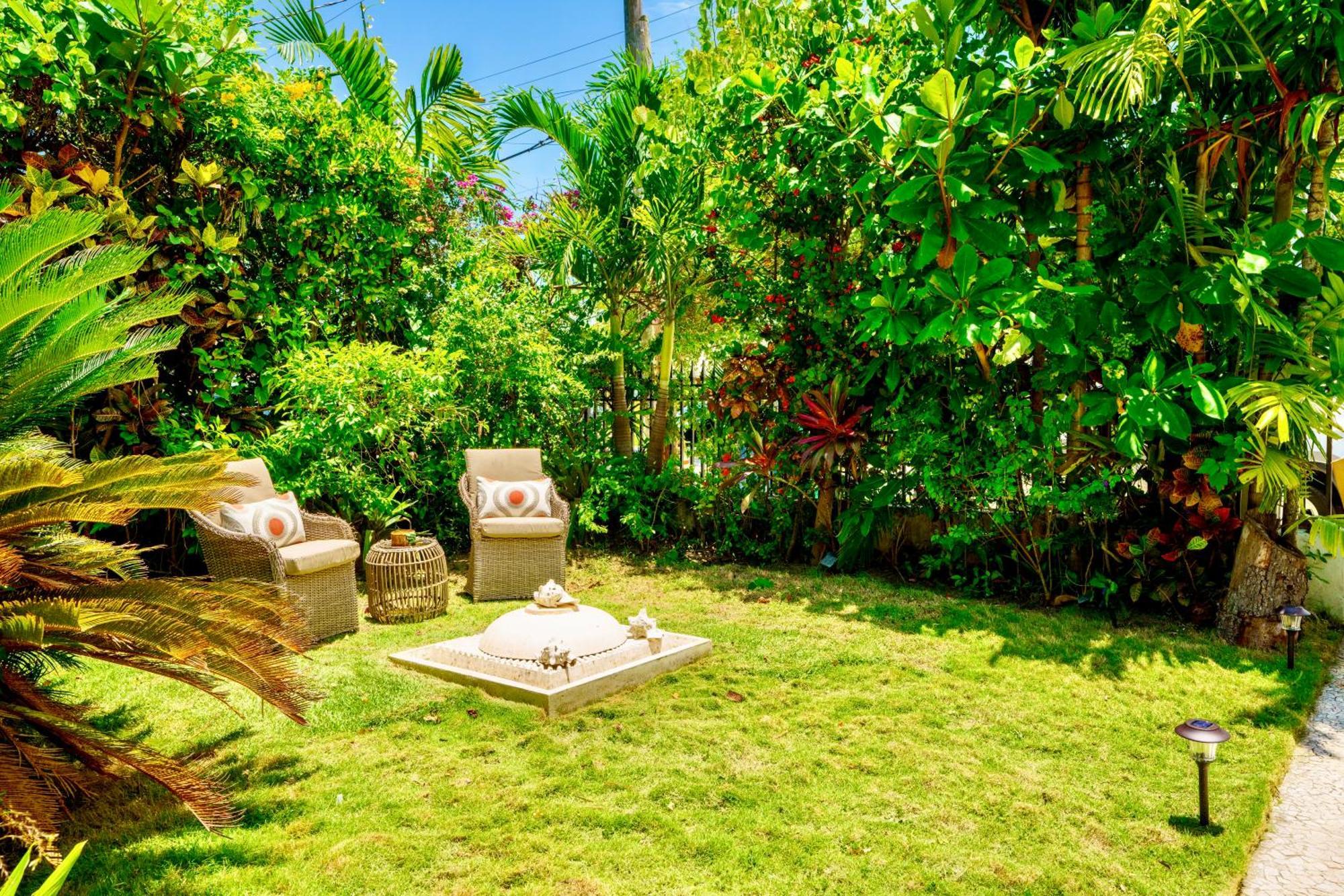 Hébergement de vacances Entire Private Beautiful 2 Bedroom Den House With Gated Front&back Yard And Free Parking 10min Drive To Miami